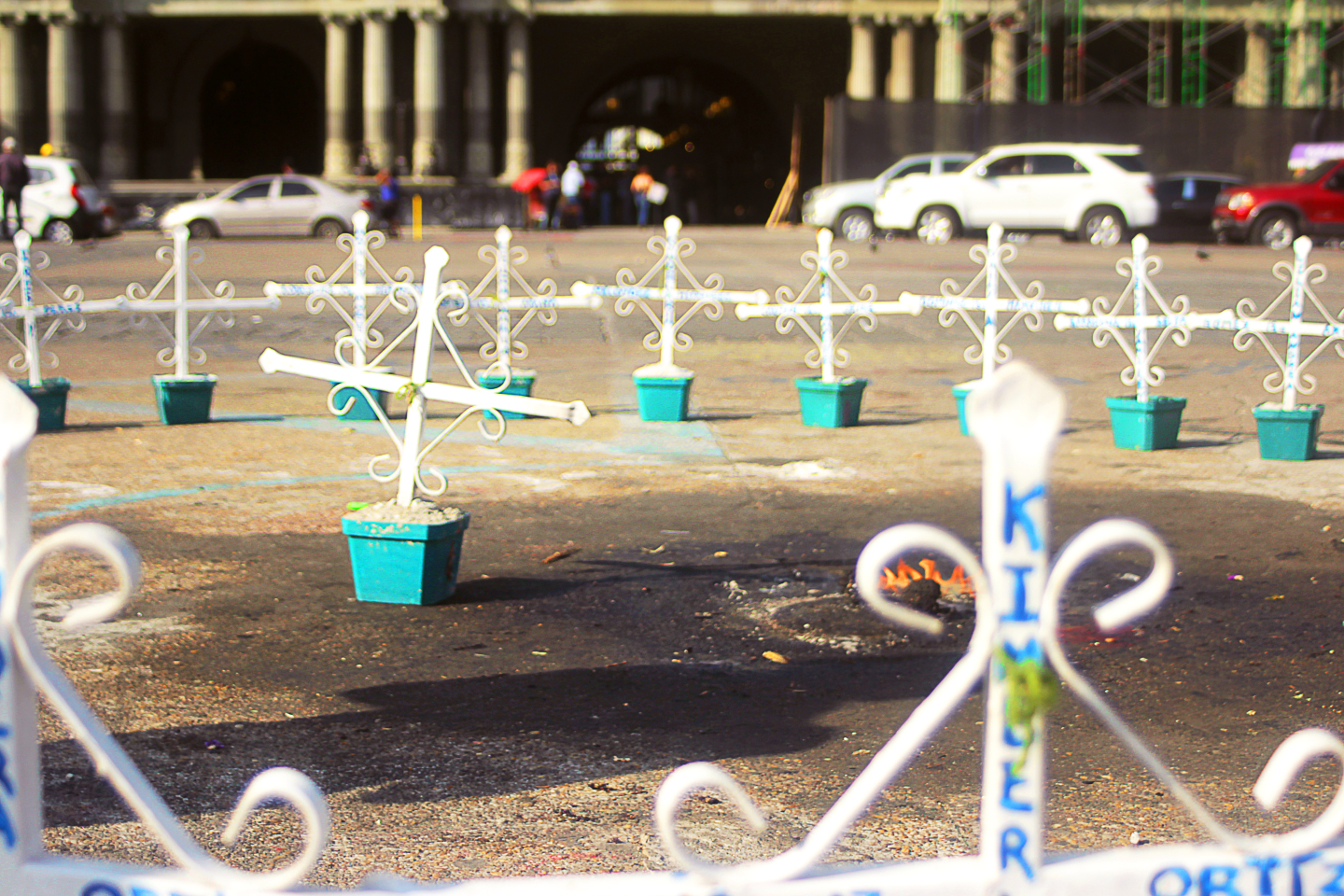 cruces_SolangeSaballosFoto_CasoHogarSeguroGuatemala_HogarSeguroVirgendelaAsuncion_41ninas_PlazaNinas8deMarzo_Fotoperiodismo_guatemala_centrohistoricoguatemala_corrupcionestatal_diainternacionaldelamujer_marzomesdelamujer_derechosninezyadolescencia_DDHH